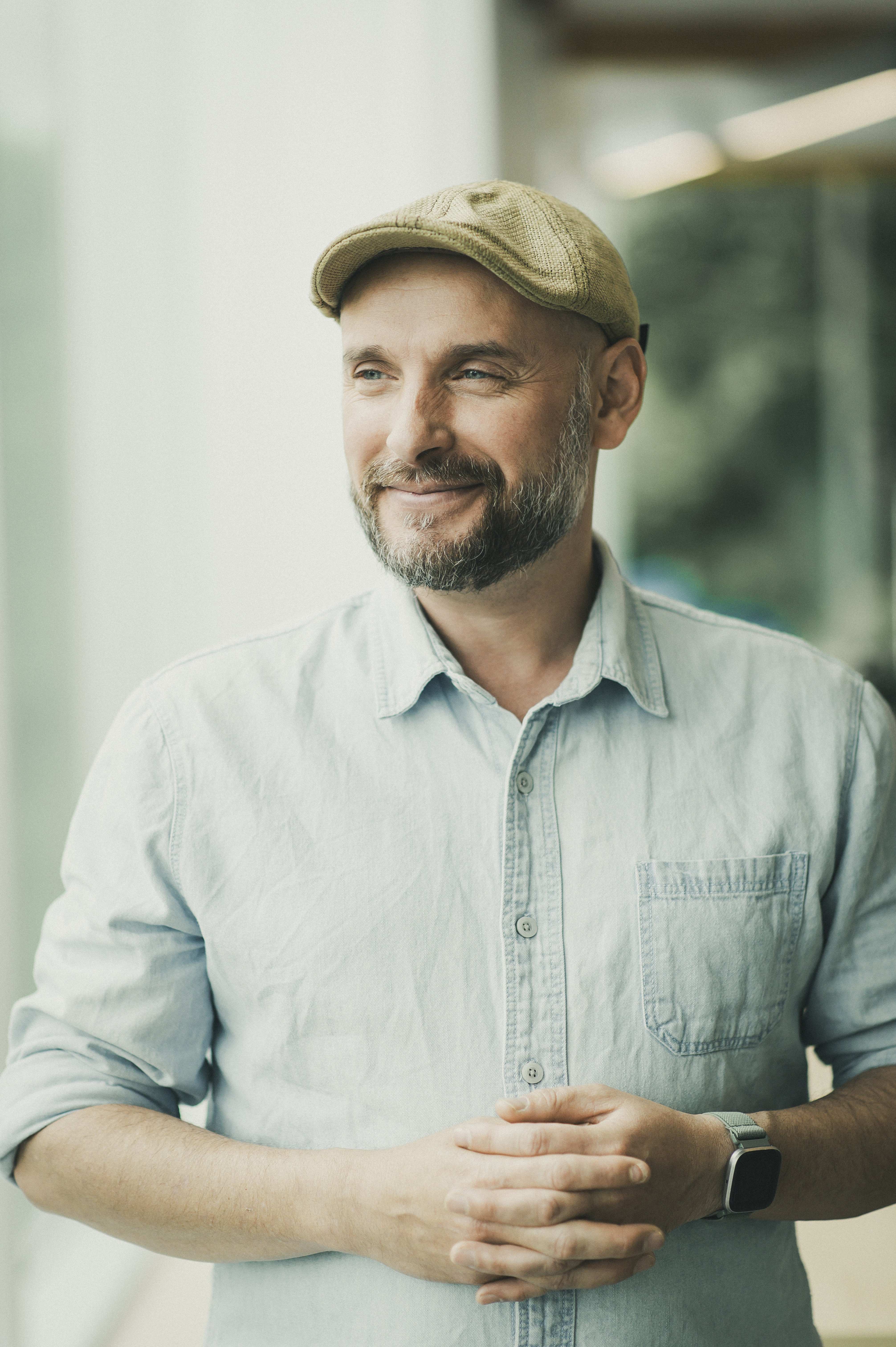 Jérémy Tordjman, thérapeute, sourire chaleureux